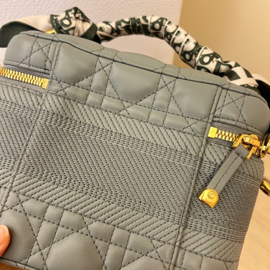 Dior 小碼 超甜 DiorTravel 化妝包 超美全皮革 藍灰色 很好裝-3