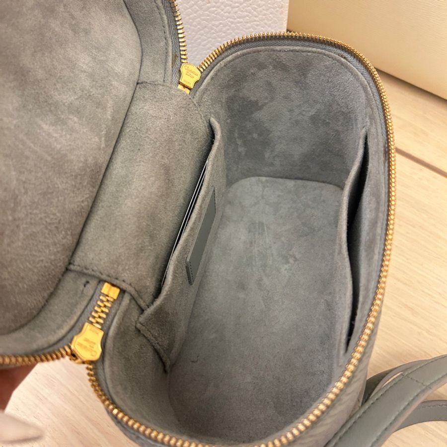 Dior 小碼 超甜 DiorTravel 化妝包 超美全皮革 藍灰色 很好裝-14