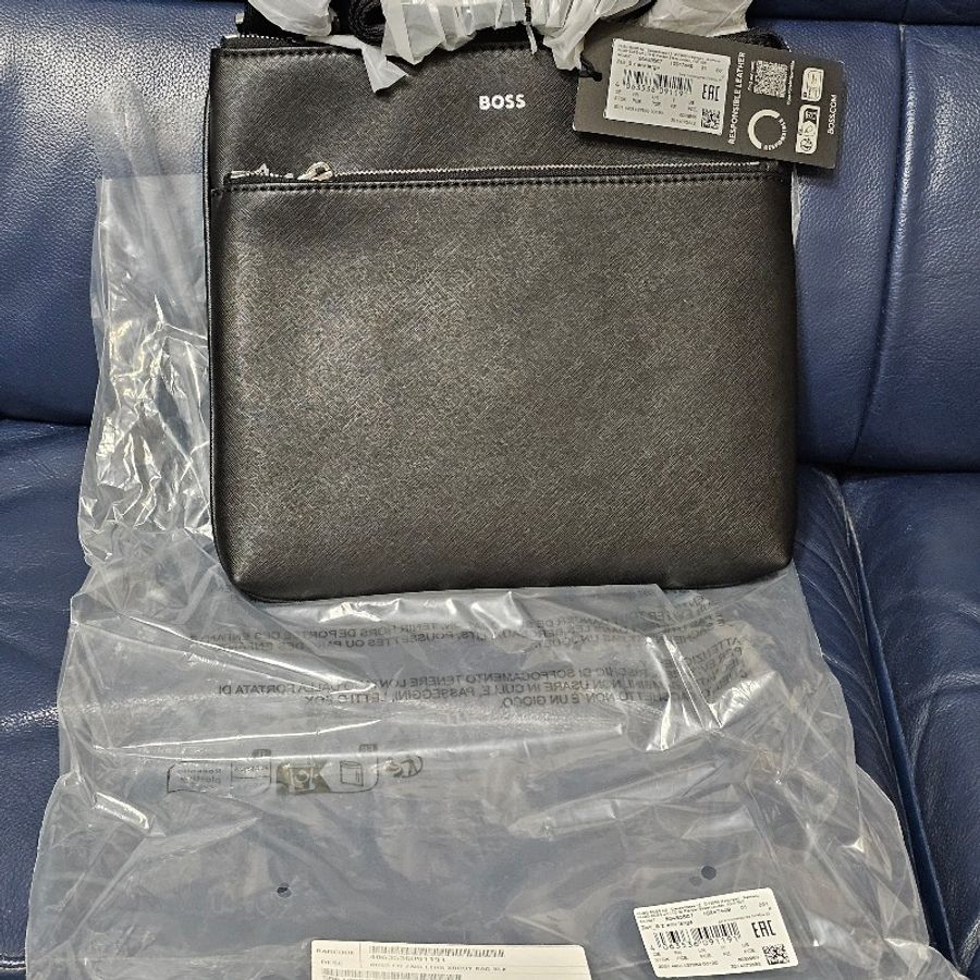 ☆☆近新閒置品☆☆Hugo Boss 十字紋單肩包/斜背包-4