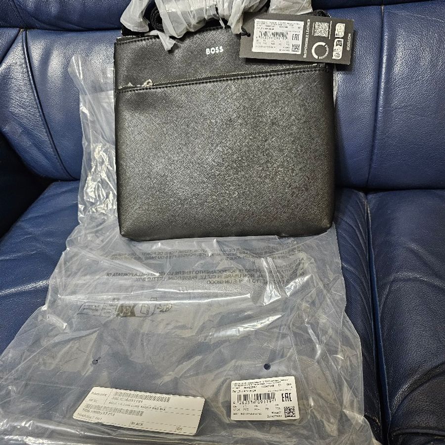 ☆☆近新閒置品☆☆Hugo Boss 十字紋單肩包/斜背包-9