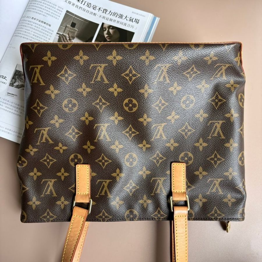::LOUIS VUITTON:: LV 花紋拉鍊天心包 小款-0