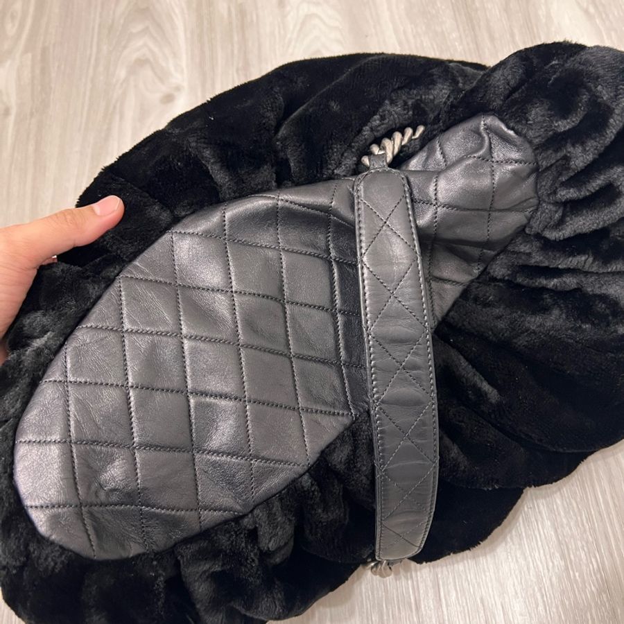 CHANEL 香奈兒   限量秀款兔毛兩用鏈帶包 可以斜背 手提 肩背都非常時髦🤎-14