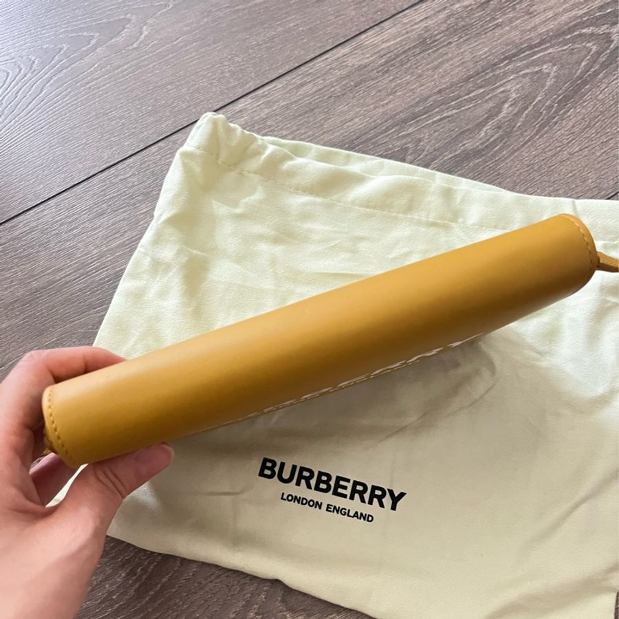 Burberry 芥末黃全牛皮Woc-2