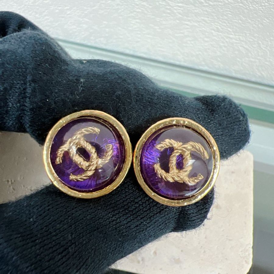 Chanel 紫色復古圓形logo耳環 22k-1