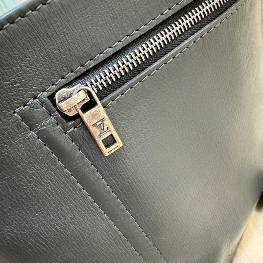 LV OMAHA 手袋 M97022 郵差包-11