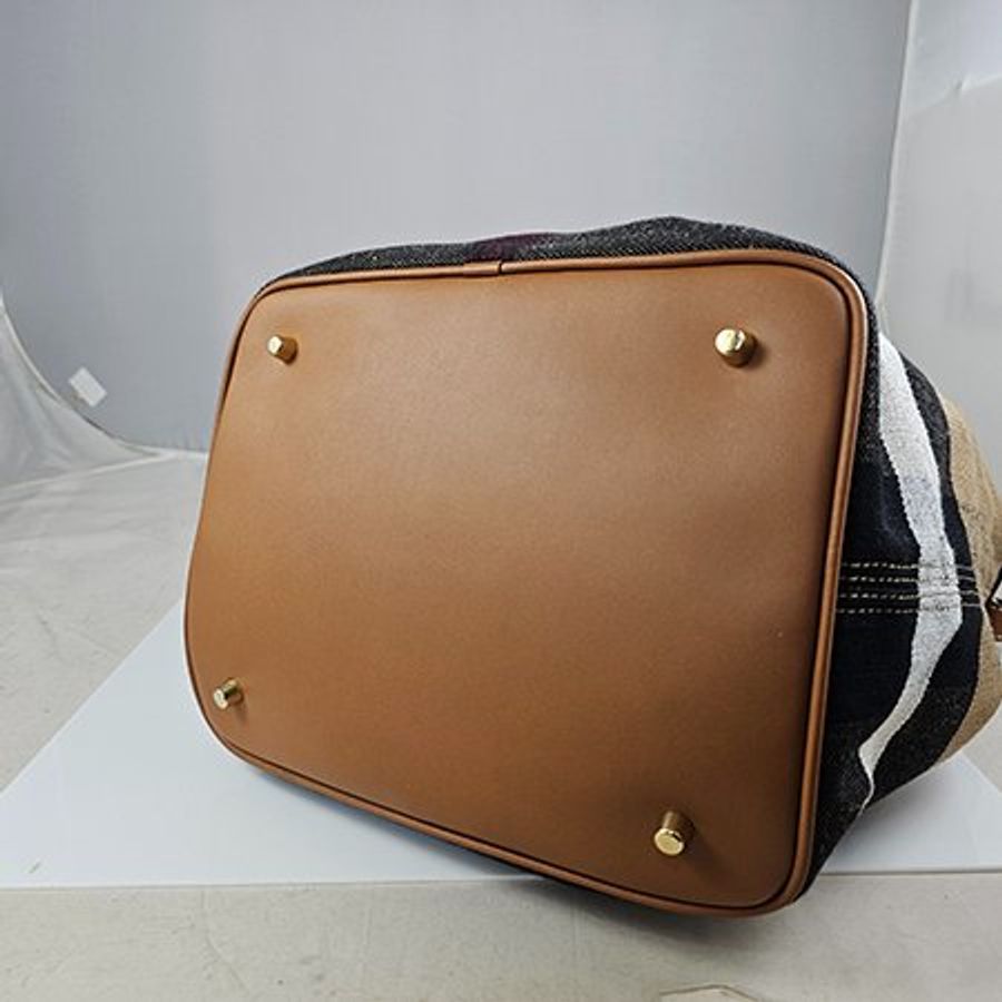 已售出*BURBERRY 卡其色經典格紋棉麻兩用水桶包 3945742-3
