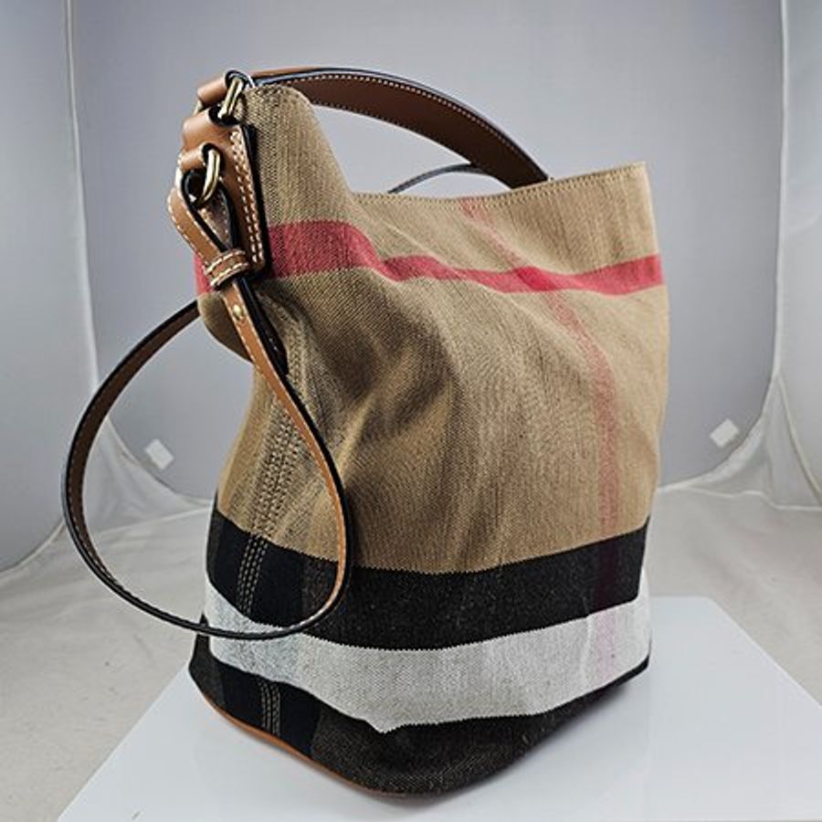 已售出*BURBERRY 卡其色經典格紋棉麻兩用水桶包 3945742-4