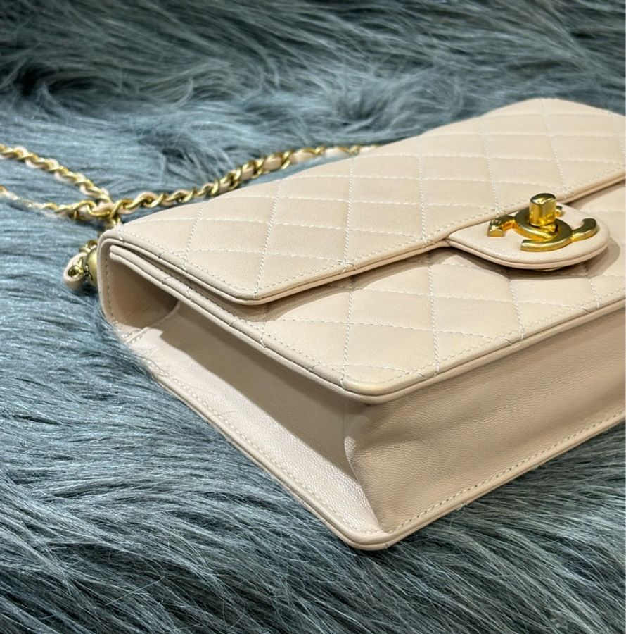 Chanel AS0585 Quilted Flap LOGO WOC 奶茶皮 杏色 小牛皮 珍珠 金鍊 肩背包 斜背包 鍊子包 鏈帶包-6
