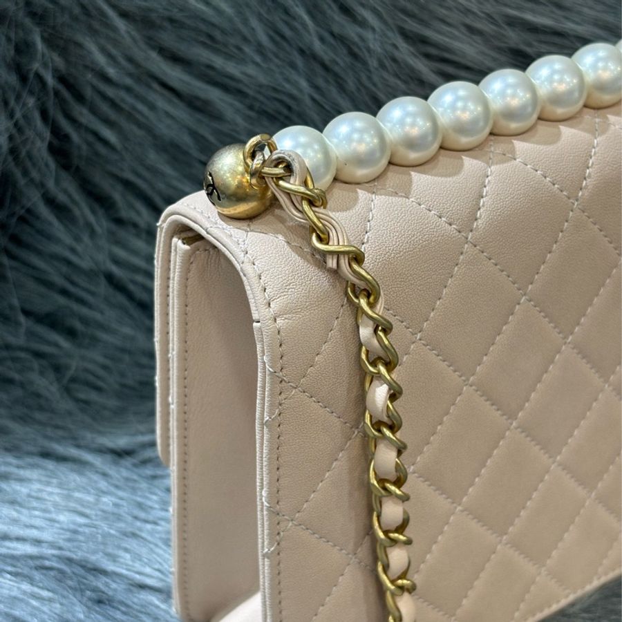 Chanel AS0585 Quilted Flap LOGO WOC 奶茶皮 杏色 小牛皮 珍珠 金鍊 肩背包 斜背包 鍊子包 鏈帶包-14