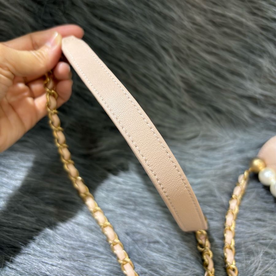 Chanel AS0585 Quilted Flap LOGO WOC 奶茶皮 杏色 小牛皮 珍珠 金鍊 肩背包 斜背包 鍊子包 鏈帶包-17
