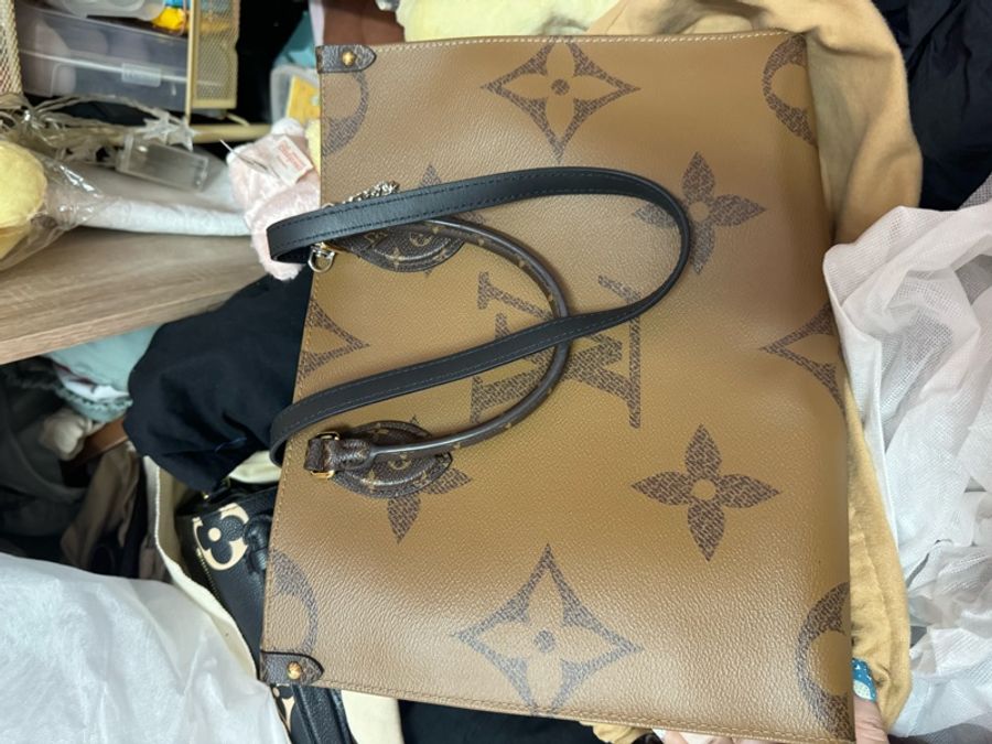 Lv on the go mm雙色花紋皮革手提包中號m45321-14