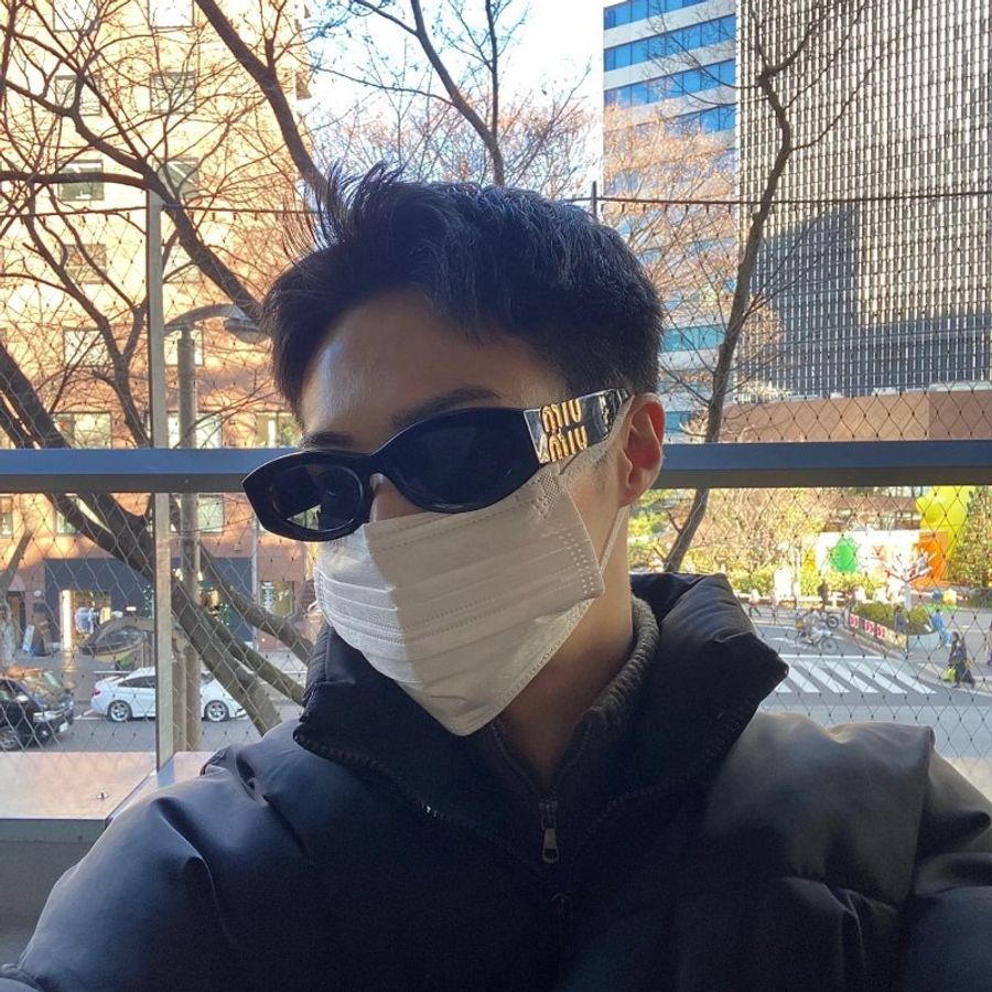 miumiu 趙露思同款 橢圓形窄框 搭配金屬logo 太陽眼鏡 全新全配-2