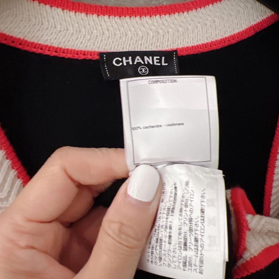 Chanel 黑色casbhmere 桃紅邊 彩色獅子釦 中版針織罩衫-3