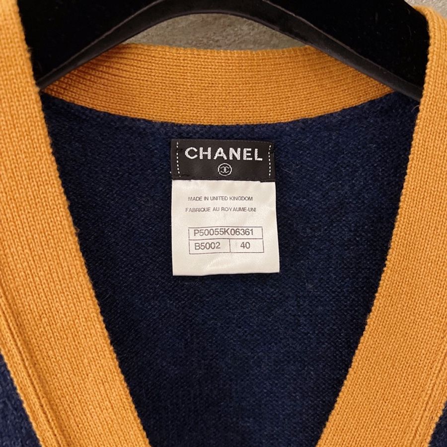 Chanel 藍色cashmere 土黃邊 獅子扣 中版針織罩衫-2