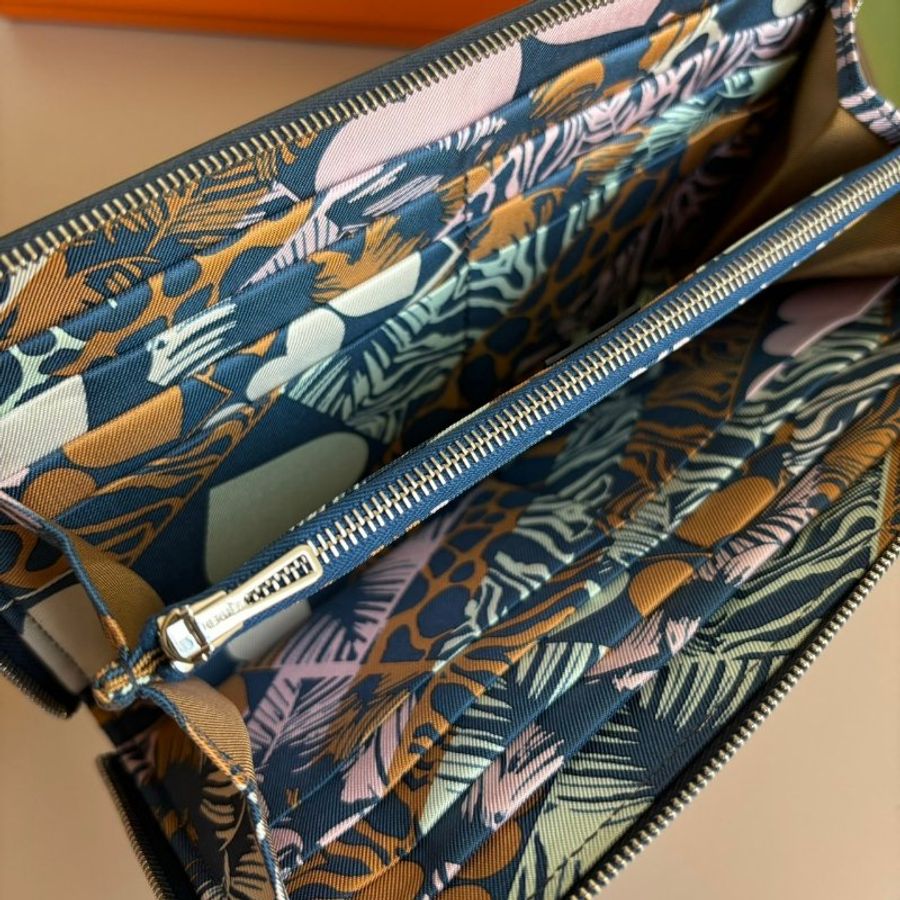 ::HERMES:: Silk In 深藍色絲巾長夾-6