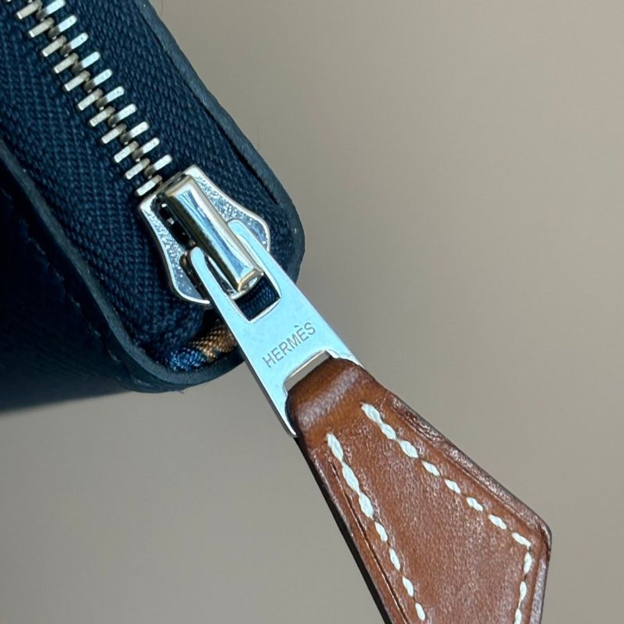 ::HERMES:: Silk In 深藍色絲巾長夾-10