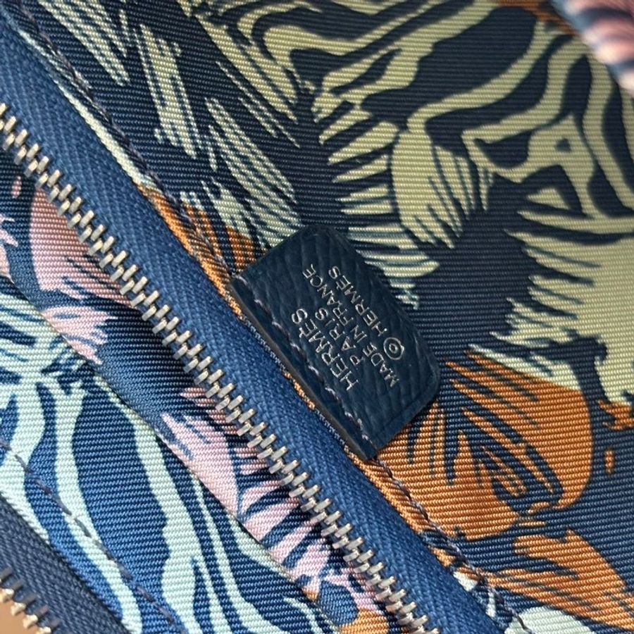::HERMES:: Silk In 深藍色絲巾長夾-15