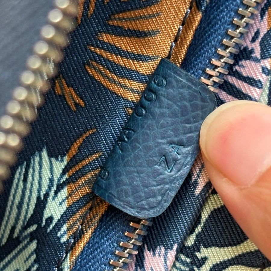 ::HERMES:: Silk In 深藍色絲巾長夾-16