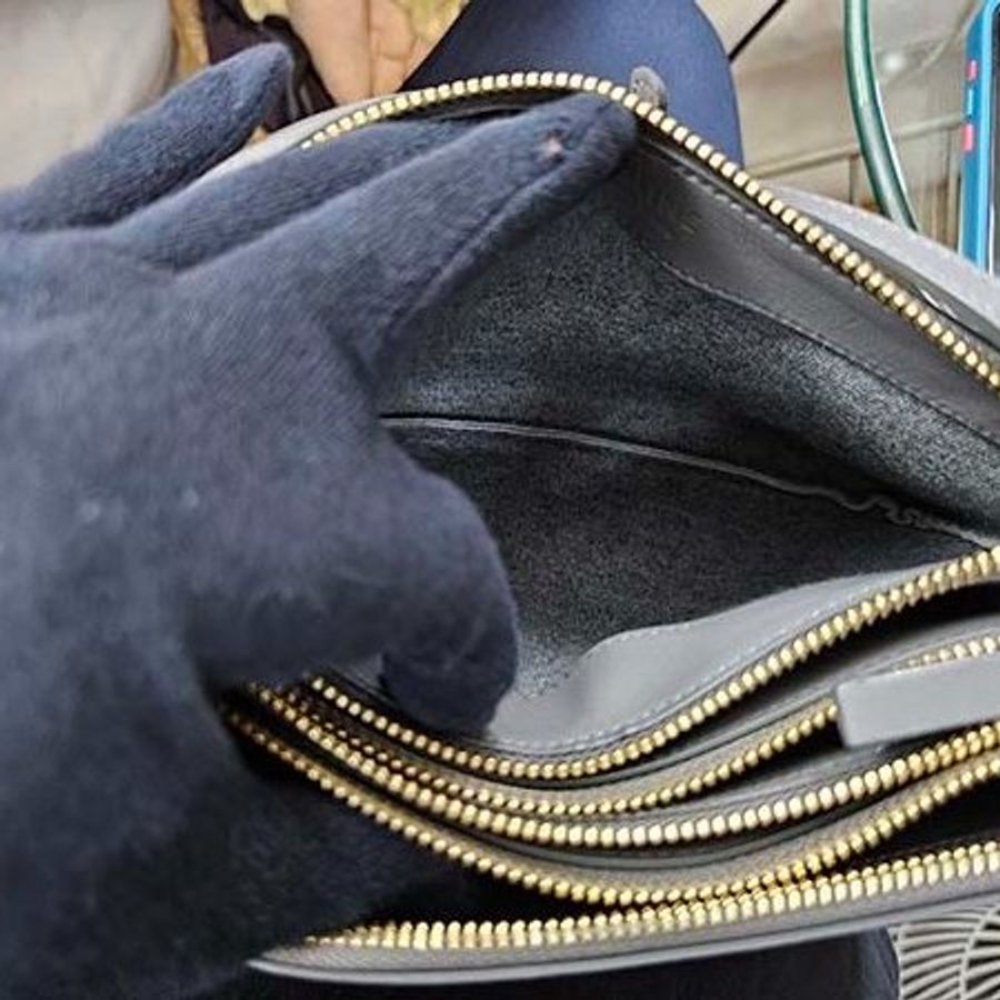 已售出* CELINE 灰色 小羊皮TRIO三層拉鍊斜背包-5