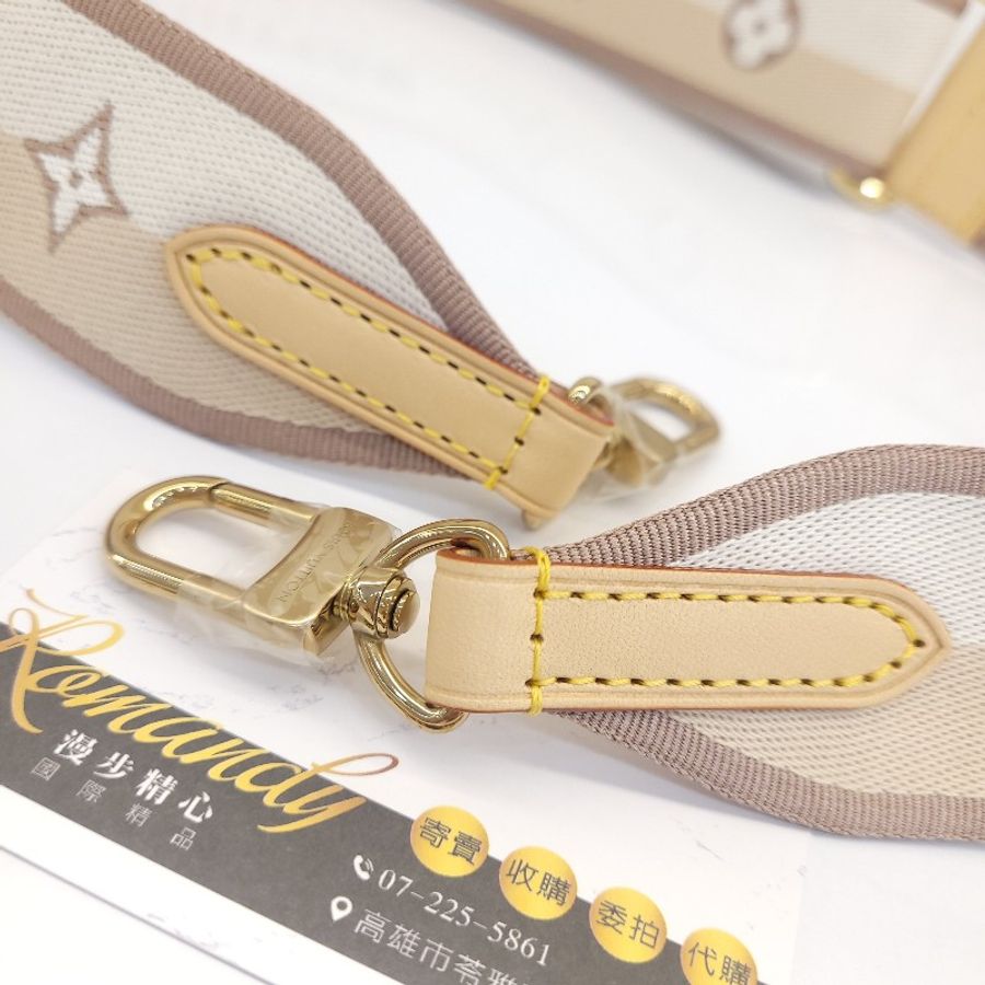 LV 經典MONOGRAM 帆布印花背帶 (米色)已售出-3