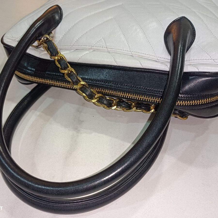 Chanel vintage V stich 黑白撞色手提肩背包-5