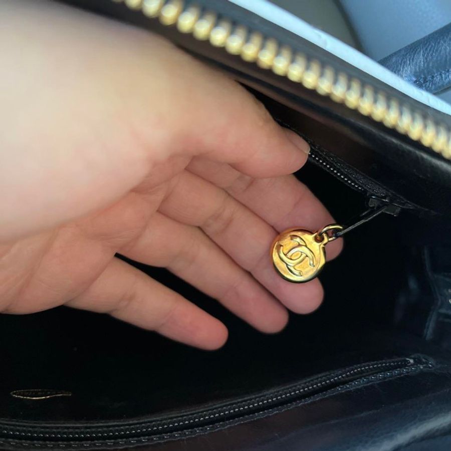 Chanel vintage V stich 黑白撞色手提肩背包-13