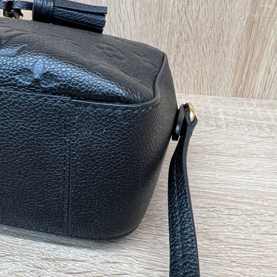 LV 黑牛皮壓紋金釦手提斜背相機包M44593-7