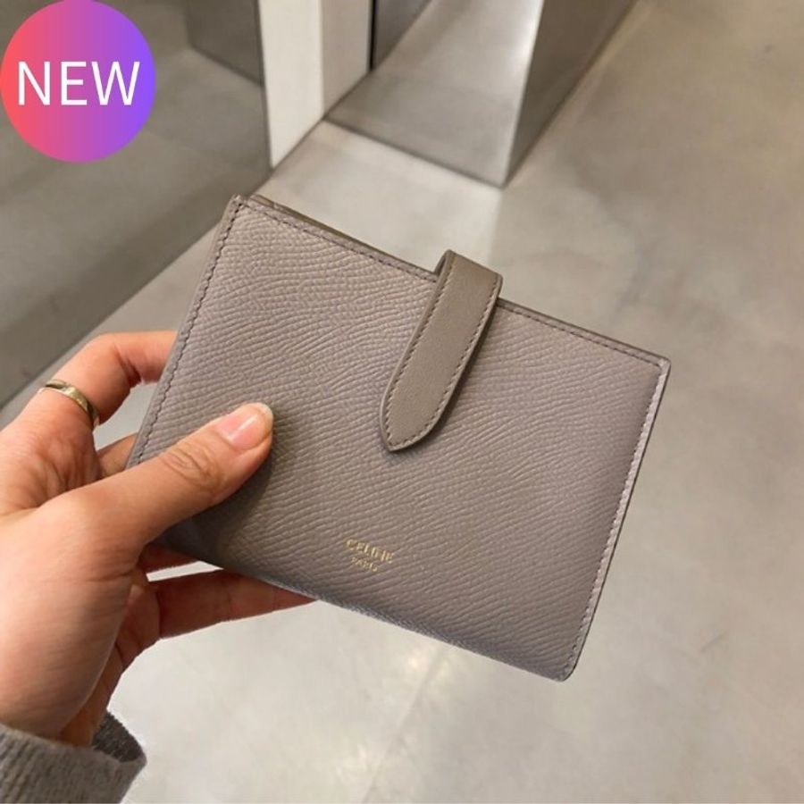 Celine 珠地小牛皮中型 Strap 皮夾/中夾 鵝卵石色《當季專櫃正售★全新商品 》-0