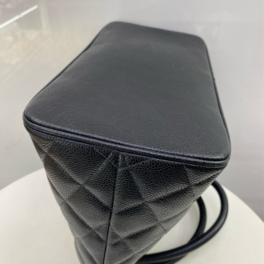 chanel Medaillon Tote Bag-4