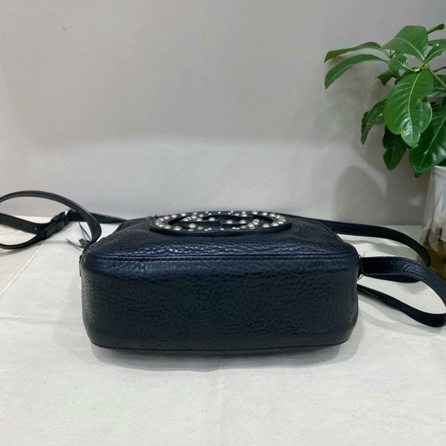 GUCCI 古馳黑色柳釘小號流蘇掛飾相機包-5