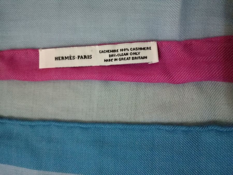 法國頂級愛馬仕HERMES- PARIS 羊絨雙色圍巾 ~原裝禮盒包裝~ 全新現貨-1