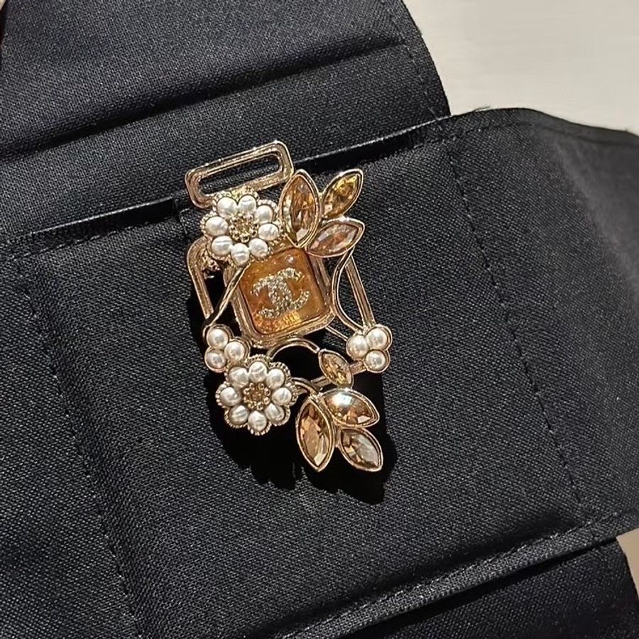 Chanel 香水瓶胸針-1