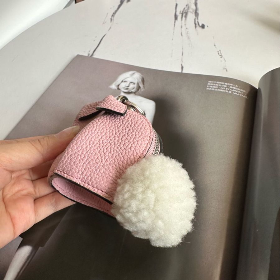 Loewe粉色兔子零錢包吊飾-4