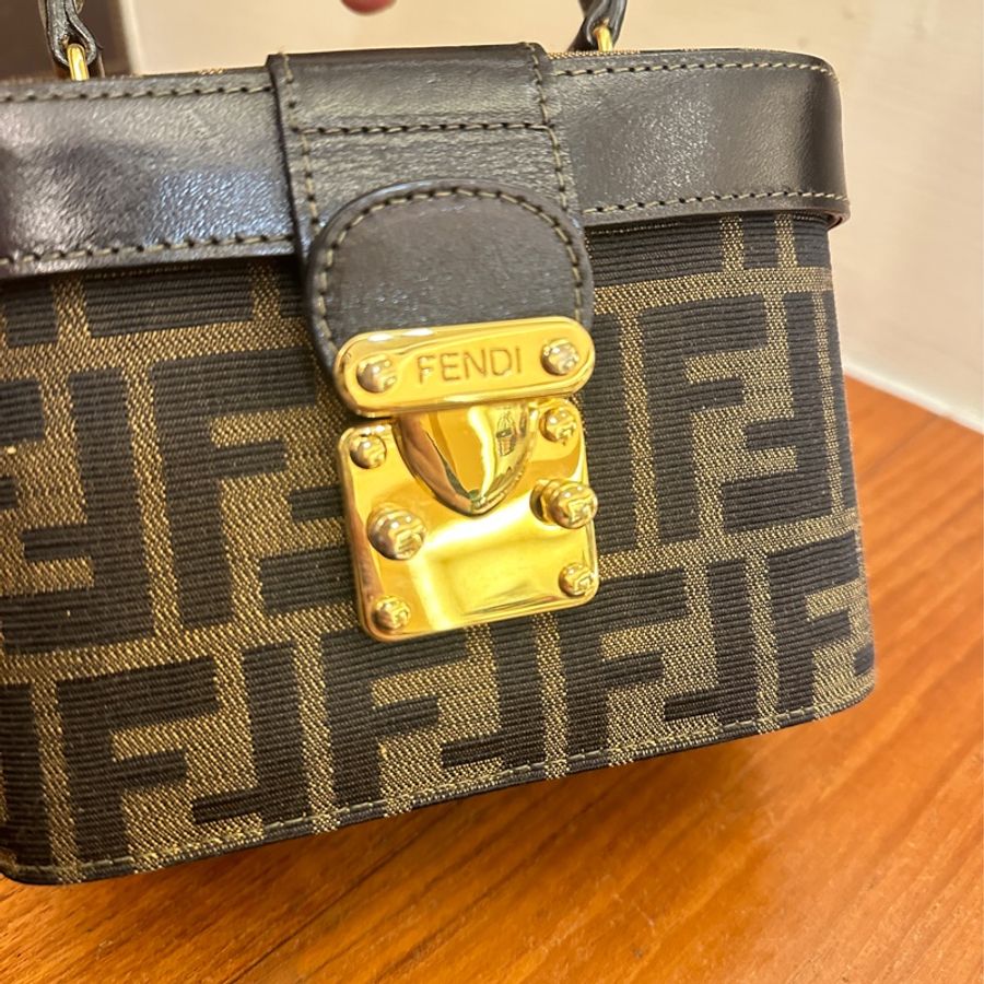 FENDI 咖滿版緹花手提化妝包-5