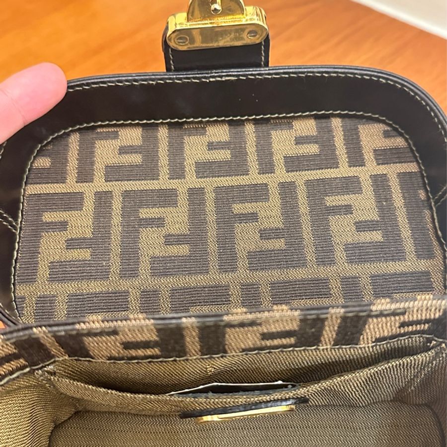 FENDI 咖滿版緹花手提化妝包-10