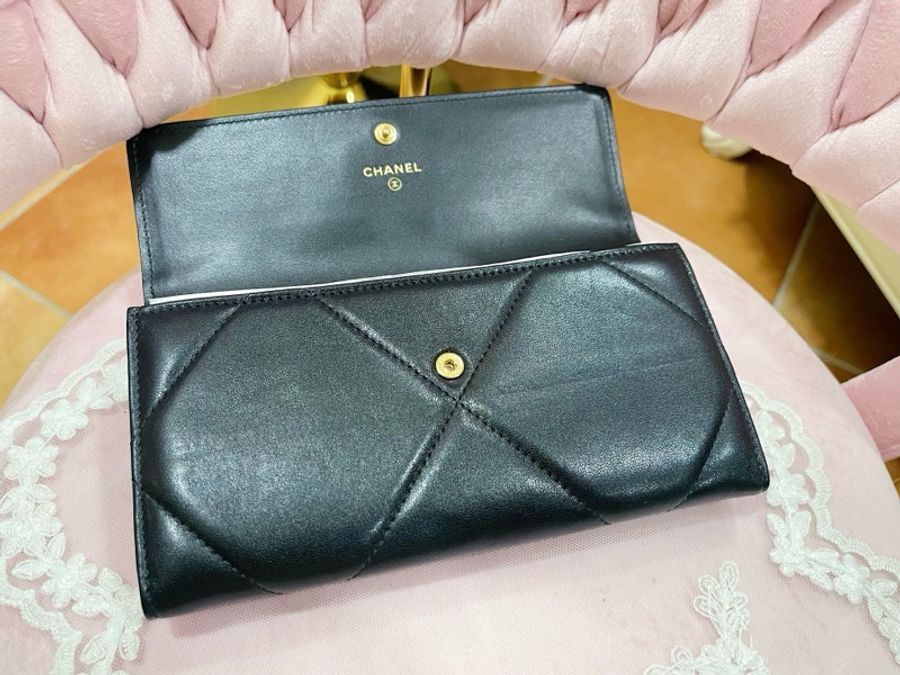 CHANEL 19 羊皮 扣式長夾-3