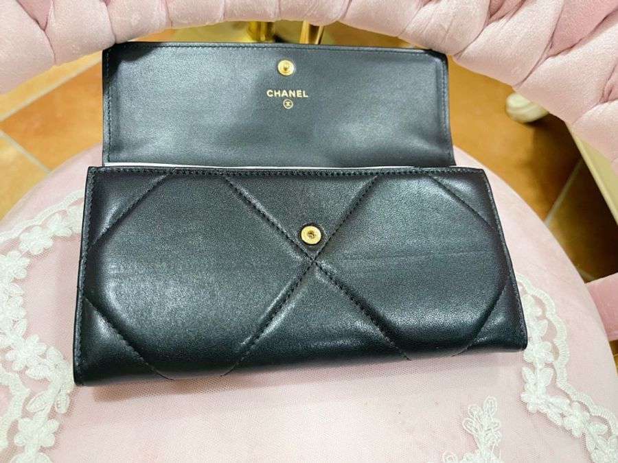 CHANEL 19 羊皮 扣式長夾-4