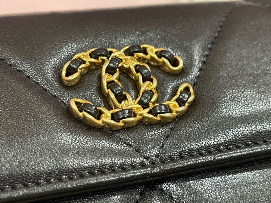 CHANEL 19 羊皮 扣式長夾-11