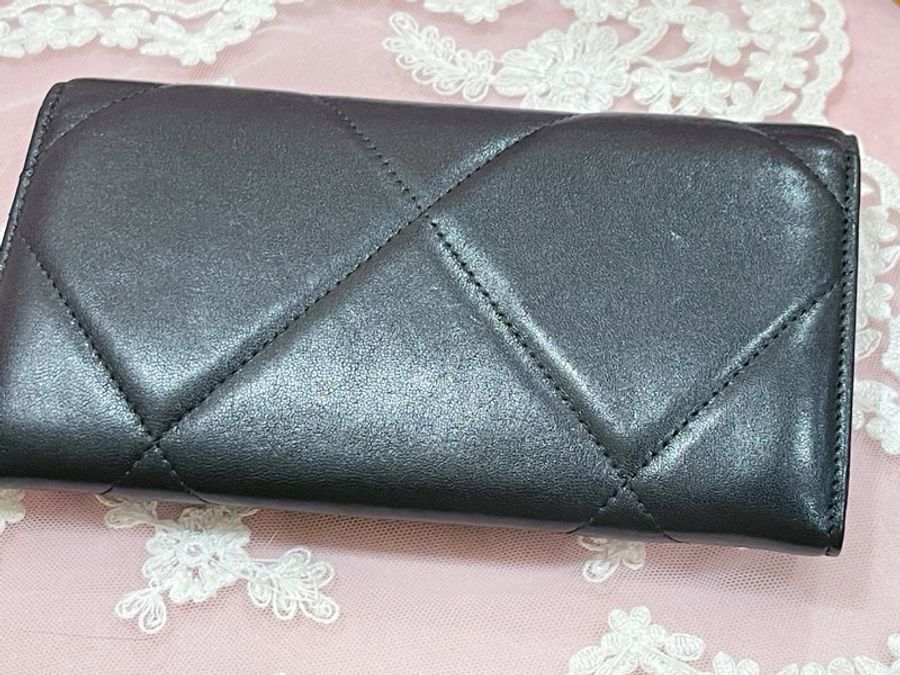 CHANEL 19 羊皮 扣式長夾-17