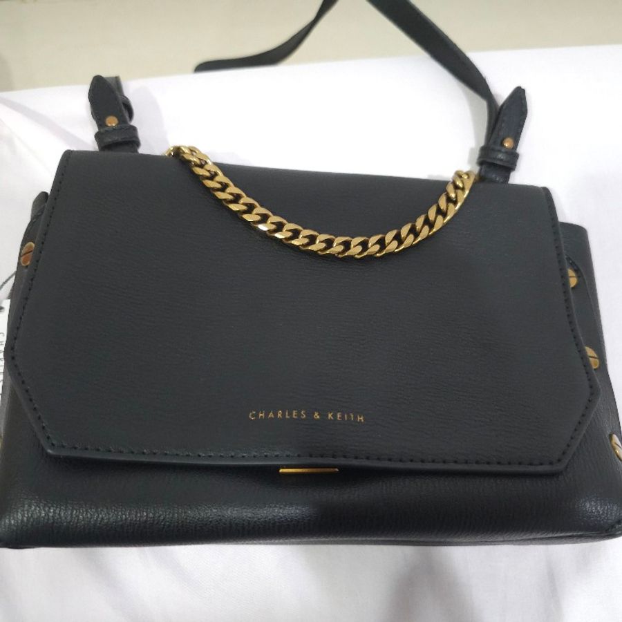 CHARLES & KEITH
黑色鍊條包-0