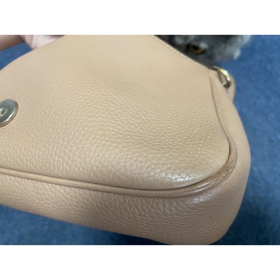 GUCCI GG車紋LOGO流蘇設計牛皮鏈帶扣式斜背包-14