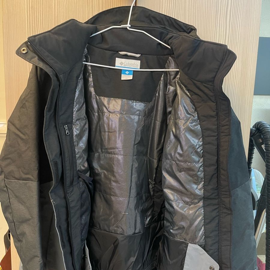 Columbia鋁點防水連帽黑灰拼色外套XL-3