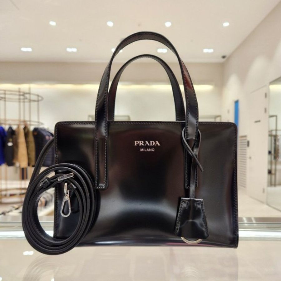 🎁當季特價🎁Prada 1BA357 Re-Edition 1995 復刻版拋光皮革迷你包 黑色《當季專櫃正售★全新商品 》-1