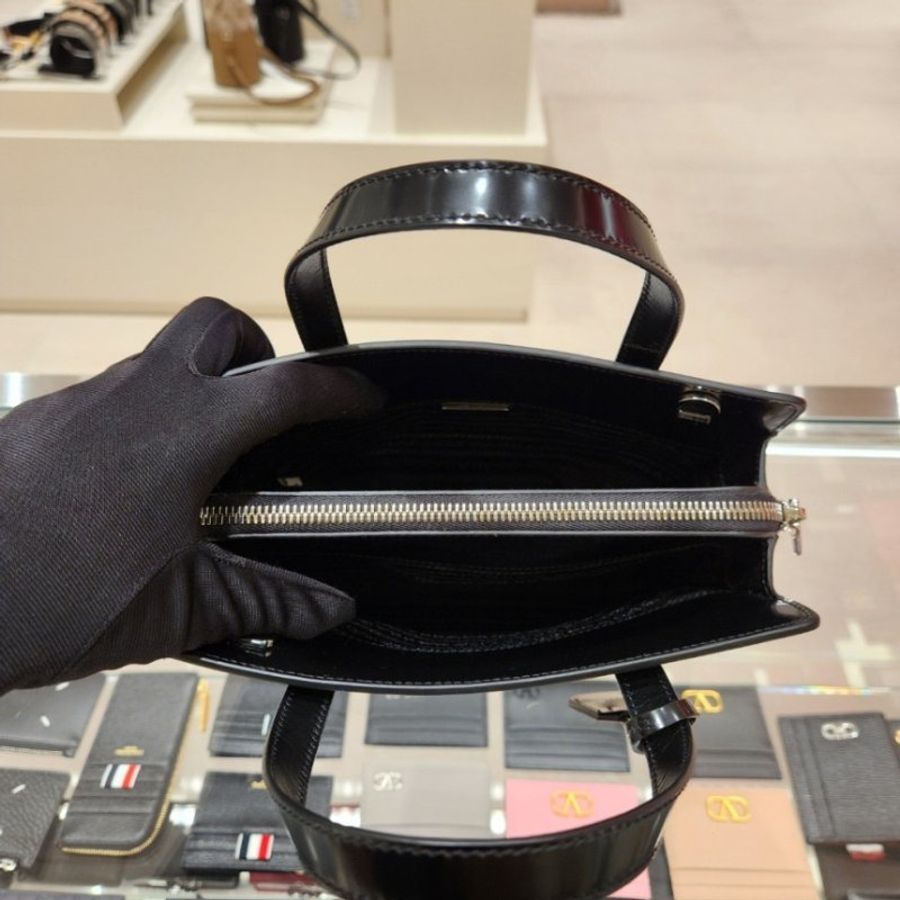 🎁當季特價🎁Prada 1BA357 Re-Edition 1995 復刻版拋光皮革迷你包 黑色《當季專櫃正售★全新商品 》-10