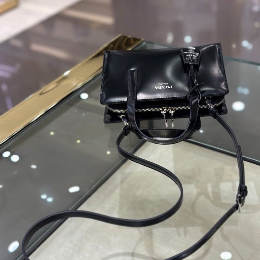 🎁當季特價🎁Prada 1BA357 Re-Edition 1995 復刻版拋光皮革迷你包 黑色《當季專櫃正售★全新商品 》-16