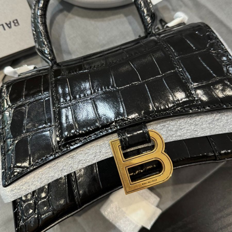 Balenciaga牛皮鰐魚紋金扣斜挎包-5