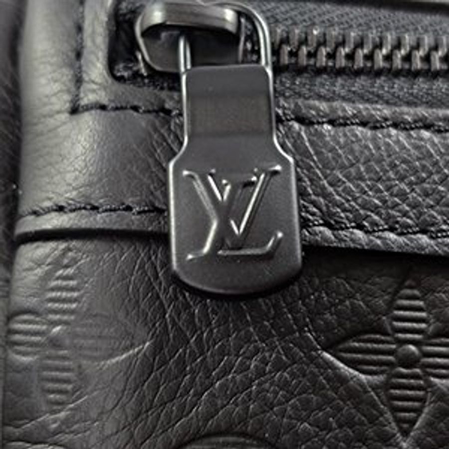 已售出*LV黑色牛皮壓紋Getaway 後背包 M24776-6