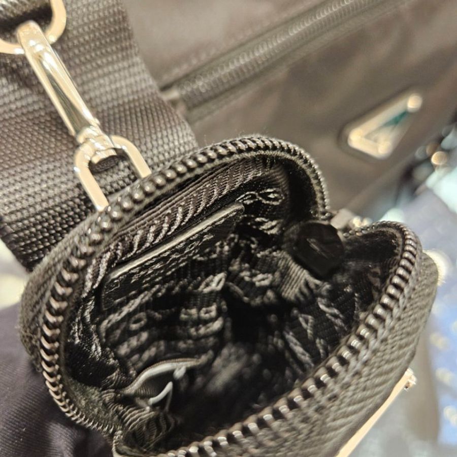 Prada 1BD953 再生尼龍翻蓋包附掛肩零錢萬用包《當季專櫃正售★全新商品 》-11