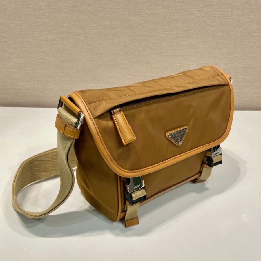 Prada 2VD066 再生尼龍和皮革肩背包 軟木棕色《當季專櫃正售★全新商品 》-2