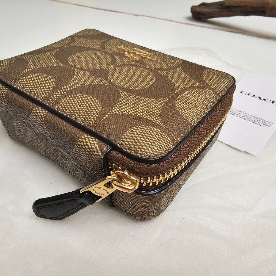 COACH 金馬車防刮PVC附藥盒/飾品收納盒--兩用（卡其老花）-9